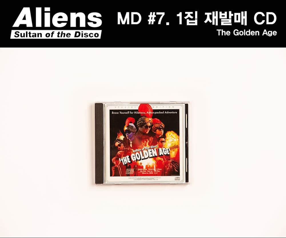 Sultan Of The Discoさんのインスタグラム写真 - (Sultan Of The DiscoInstagram)「[Aliens MD 재공지] 🎁 11월 17일(토) 단독 콘서트에서 MD를 공연 시작 전에 구입하고 싶으시다고 문의주시는 분들이 많아 당일 운영 동선을 조정하여 공연 전후에 모두 판매를 진행하기로 했습니다. 성원에 감사드립니다. . 💸 MD판매시각: 1차 - 공연시작 전 4:00pm-5:00pm / 2차 - 공연종료 후 8:00pm-9:30pm 🛒 MD판매장소: YES24 라이브홀 로비 💳 현금 및 카드 결제 모두 가능합니다 🛒 공연 티켓을 소지하신 분들에 한해 로비 입장이 가능합니다 👥 8:30pm부터 MD 부스 옆에서 술탄 멤버들의 사인회를 진행합니다 . 🔅 no. 1 리플렉티브 백 - 술탄오브더디스코의 새 의상을 모티브로 제작한 가방 - 어두운 데서 빛을 받으면 밝게 빛나는 리플렉티브(반사) 소재가 포인트 - collaborated with @moon_and_sixpence_ - 사양: 가로 22 x 세로 18 x 두께 3cm. 함께 제공되는 어깨끈으로 사이드백으로 활용할 수 있음 - 가격: 38,000원 . 👽 no. 2 Aliens 티셔츠 - 크리에이티브 팀 'two-five-ten'과 함께 만든 앨범 패키지의 아트워크를 활용한 티셔츠 - 어두운 데서 빛을 발하는 전면 야광 로고의 디테일 - 사양: 100% cotton - 사이즈 [기장/가슴/어깨] (단위 cm) S [66/49/44] M [70/52/47] L [74/55/50] XL [78/58/53] - 가격: 29,000원 . 👊 no. 3 통배권 타올 - 2집 타이틀곡 '통배권 (feat. 뱃사공)'의 로고가 한자로 박혀있는 슬로건 타올 - 사양: 100% cotton. 22 x 105cm. 발염인쇄 - 가격: 10,000원 . 🥋 no.4 통배권 스티커 세트 - 화제의 '통배권 (feat. 뱃사공)' M/V의 캐릭터들을 원화가 화로 작가가 새롭게 그려낸 스티커 4종 - 가격: 4종 1세트 6,000원 . 👾 no.5 Aliens 스티커 세트 - 2집 [Aliens]의 앨범 아트워크를 2종의 홀로그램을 포함한 7종의 스티커로 제작 - 가격: 7종 1세트 6,000원 . 📀 no.6 2집 [Aliens] CD - ‘사라지는 꿈'과 '통배권 (feat. 뱃사공)' 등 11트랙 수록 - 일반 CD보다 1.5배 큰 7인치 크기로 제작 - 가격: 16,000원 . 💿 no.7 1집 [The Golden Age] CD - 절판되었던 2013년작 1집을 2집 발매에 맞춰 재발매. '의심스러워'와 '캐러밴' 등 12트랙 수록 - 가격: 14,000원 . 🎧 no.8 [The Golden Age Revisited] vinyl (LP) - 1집의 음원을 업그레이드하여 2017 레코드페어에서 선보였던 한정판의 소량 재고를 특별 판매 - 180g black disc / 게이트폴드 / mp3 다운로드 쿠폰 포함 - 가격: 33,000원 . ☄ 술탄오브더디스코 2집 단독 콘서트 D-2 💥 "GRAND SULTAN NIGHT 2018" 🦖 2018. 11. 17 (토) 6pm @ YES24 라이브홀 ☠ 예매는 술탄 바이오의 링크 @sultan_of_the_disco . #술탄오브더디스코 #sultanofthedisco #MD #가방 #티셔츠 #슬로건타올 #스티커 #CD #vinyl #LP」11月15日 18時21分 - sultan_of_the_disco