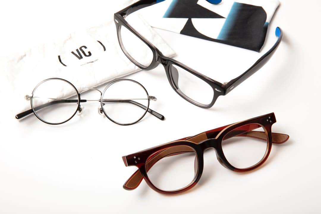 Zoff Officialのインスタグラム：「New Glasses「VC / Visual Communication」 BEDWIN & THE HEARTBREAKERSのディレクターを務める渡辺真史氏がディレクションを行うメンズラインの新シリーズ 6型各3色全18種類 . #Zoff #メガネ #眼鏡 #eyewear #vc #visualcommunication #渡辺真史 #bedwin #bedwinandtheheartbreakers #fashion #mens #mensfashion #mensfashionpos . （上）ZN181027_14E1 7,000円 （中）ZP182038_14E2 9,000円 （下）ZN181026_43A1 7,000円」