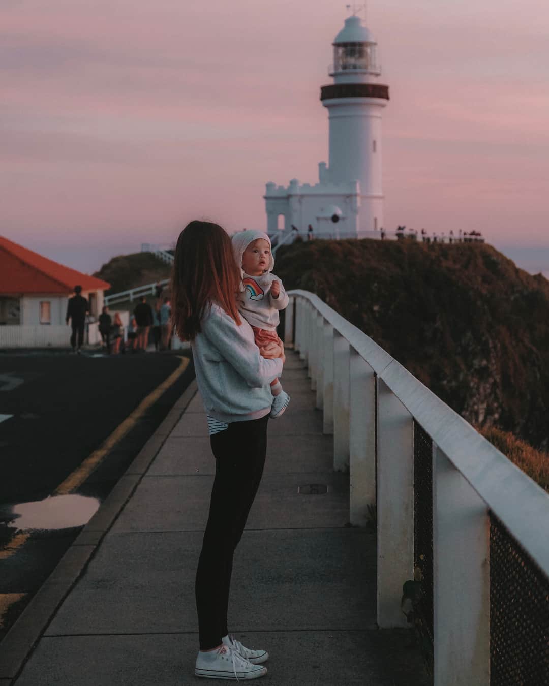 ジェシカ・スタインのインスタグラム：「From Ru’s first time watching the sun rise. Back home after another few days in Hospital, grateful for irreplaceable moments together like these to get us through.」