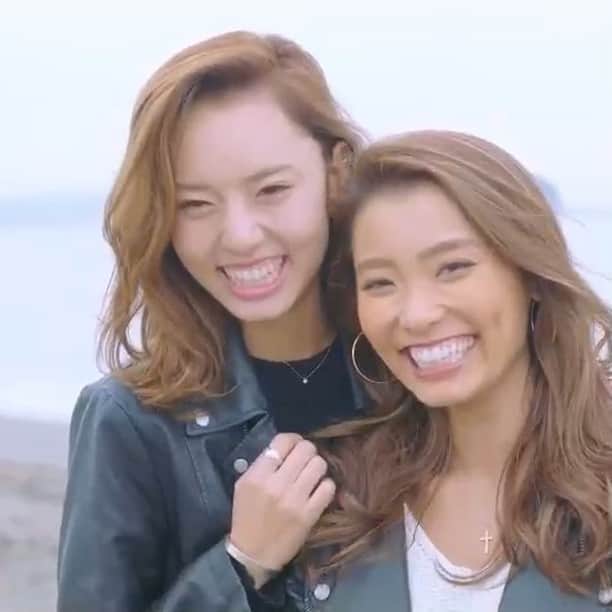 KANAMIのインスタグラム：「✔️📹📹📹 ・ 1ヶ月前にモアナと撮影した ムービーが出来上がった☺️❤️❤️❤️ お久しぶりの谷さんにヘアやってもらった😍 ありがとうございました😌✨ ・ ・ ・ #hoyu #ホーユー #movie #beach」