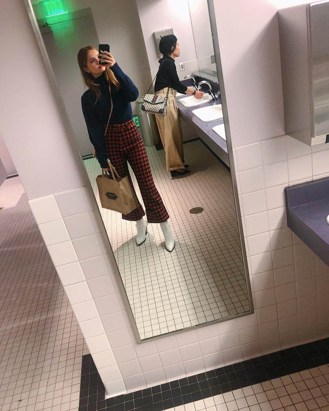 のインスタグラム：「felt autumnal and shamelessly obsessed with her outfit — might delete」