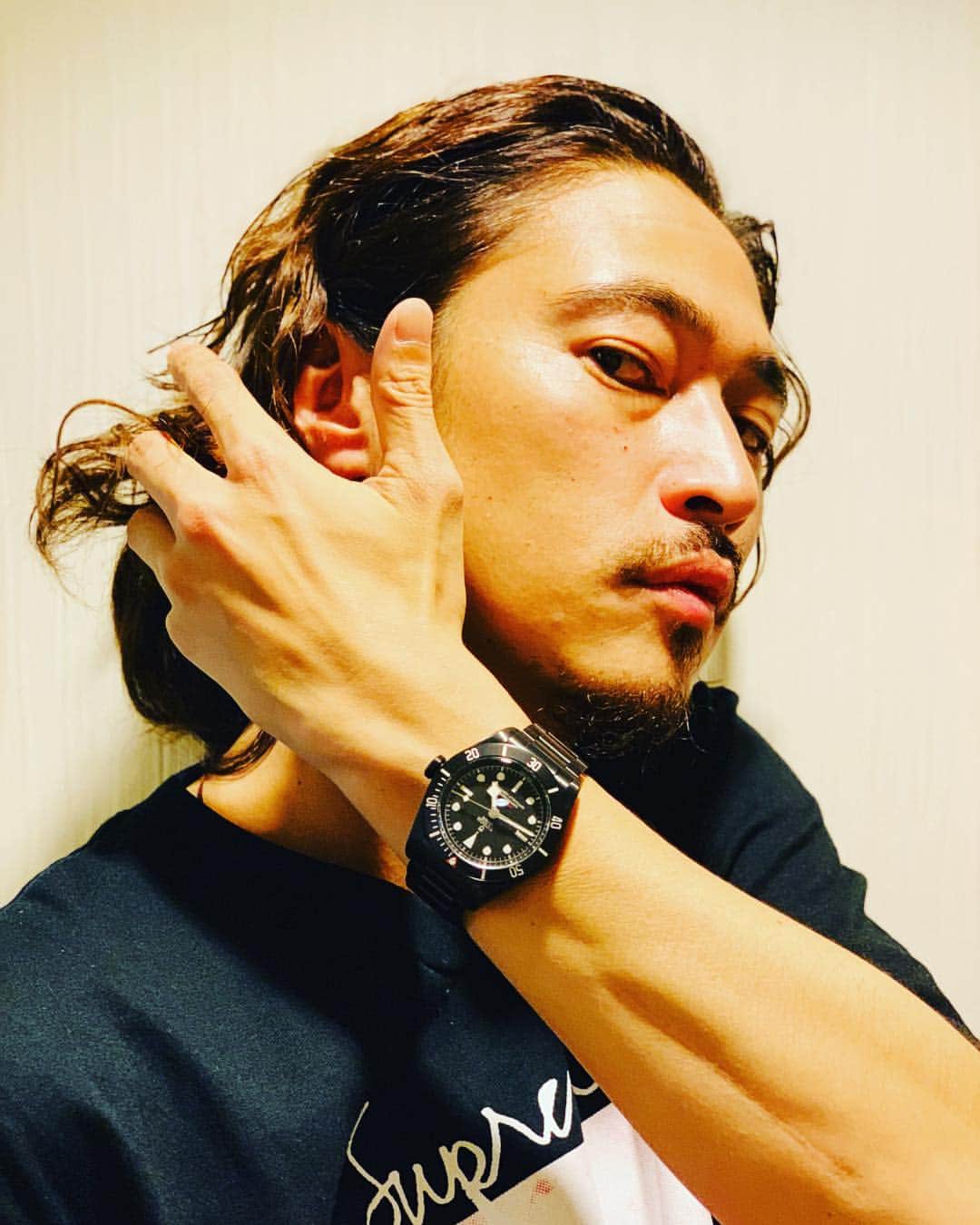 窪塚洋介のインスタグラム：「#tudor #チューダー I like this all black. Mr.Kumagai recommends it for me. #yosukekubozuka」