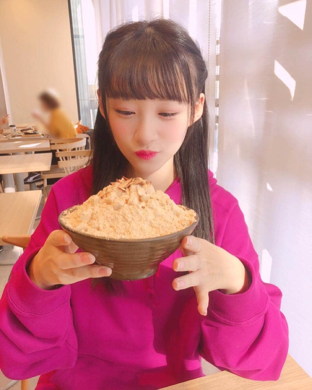 音嶋莉沙さんのインスタグラム写真 - (音嶋莉沙Instagram)「ソルビンに行ってきたよ🍧 きな粉餅ソルビンと期間限定のチーズピザトッポギを 食べました🧀  美味しかった💕 💕 💕 🤤🤤 ・ ・ 👗Risaコーデ👗 パーカー❤︎ @milkfedjp  #ソルビン #原宿 #パーカー  #ハーフアップ #Risaコーデ」11月15日 23時44分 - otoshima_risa