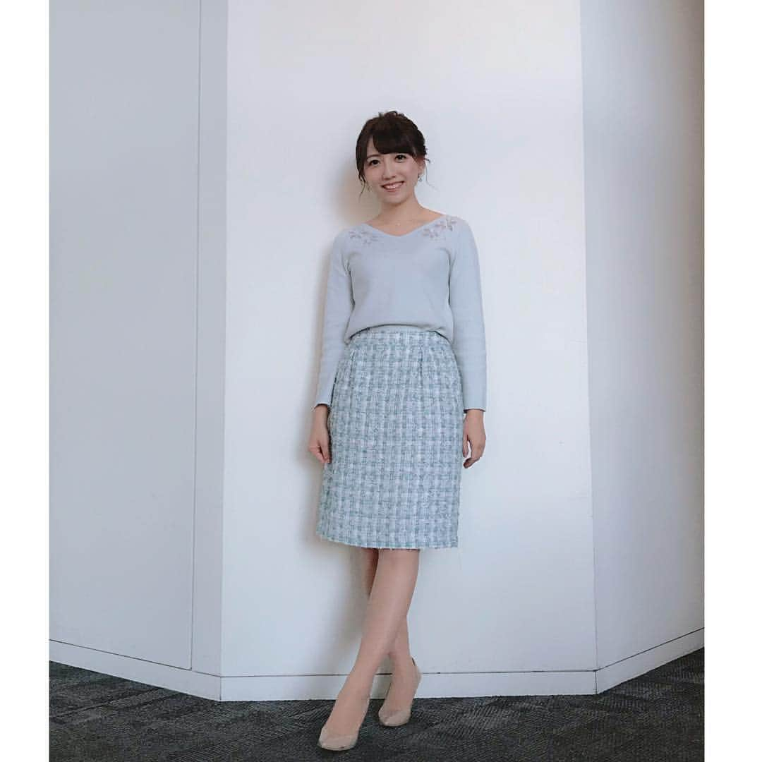 森遥香さんのインスタグラム写真 - (森遥香Instagram)「今朝も #ZIP! ご覧いただきありがとうございました！ 浜やんと明日香ちゃんと〜☺️ 今日のスタジオもとっても楽しかったです✨ . . 今日の放送でお借りした衣装です👗 いつもありがとうございます💓 . スタジオ👇 ▶︎ニット(袖ファー付き)/ @mischmasch_official ▶︎ツイードスカート/ @mischmasch_official . ロケVTR👇 コート/ @mischmasch_official その他/私物 . 3枚目の写真はハテナビ敏腕カメラさんが頑張ってモデルっぽく撮ってくれましたww でもカメラさんはずっと首を傾げてたよ🤔」11月15日 23時58分 - moriri_h