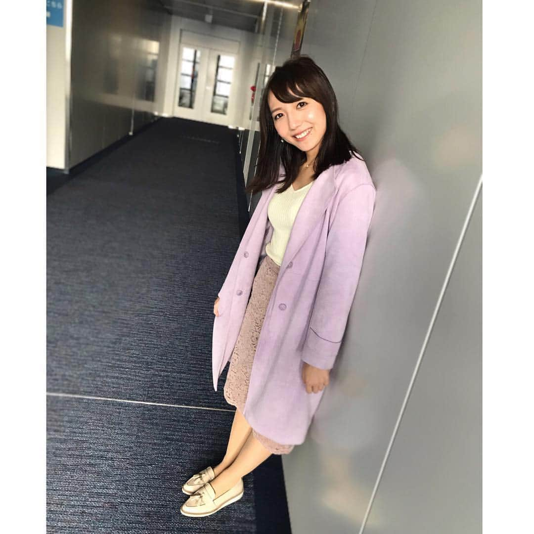 森遥香さんのインスタグラム写真 - (森遥香Instagram)「今朝も #ZIP! ご覧いただきありがとうございました！ 浜やんと明日香ちゃんと〜☺️ 今日のスタジオもとっても楽しかったです✨ . . 今日の放送でお借りした衣装です👗 いつもありがとうございます💓 . スタジオ👇 ▶︎ニット(袖ファー付き)/ @mischmasch_official ▶︎ツイードスカート/ @mischmasch_official . ロケVTR👇 コート/ @mischmasch_official その他/私物 . 3枚目の写真はハテナビ敏腕カメラさんが頑張ってモデルっぽく撮ってくれましたww でもカメラさんはずっと首を傾げてたよ🤔」11月15日 23時58分 - moriri_h