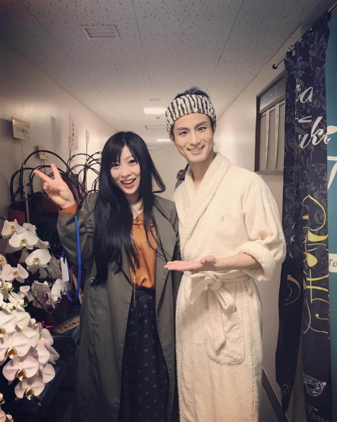 鈴華ゆう子のインスタグラム：「友人の田代万里生くん出演の舞台マリーアントワネットを観に帝国劇場へ行ってきました。フェルセン伯爵素敵だった！ 冒頭からググッと引き込まれ、万里生氏の研ぎ澄まされた歌声に鳥肌でした。素晴らしかった。 #マリーアントワネット #帝国劇場 #田代万里生」