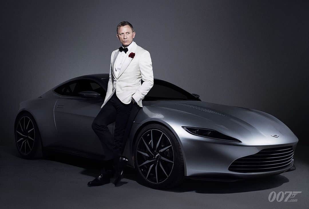 James Bond 007さんのインスタグラム写真 - (James Bond 007Instagram)「James Bond and the Aston Martin DB10 from #SPECTRE. See more classic 007 vehicles @bondinmotion, London Film Museum, Covent Garden. #BondInMotion」11月16日 1時24分 - 007