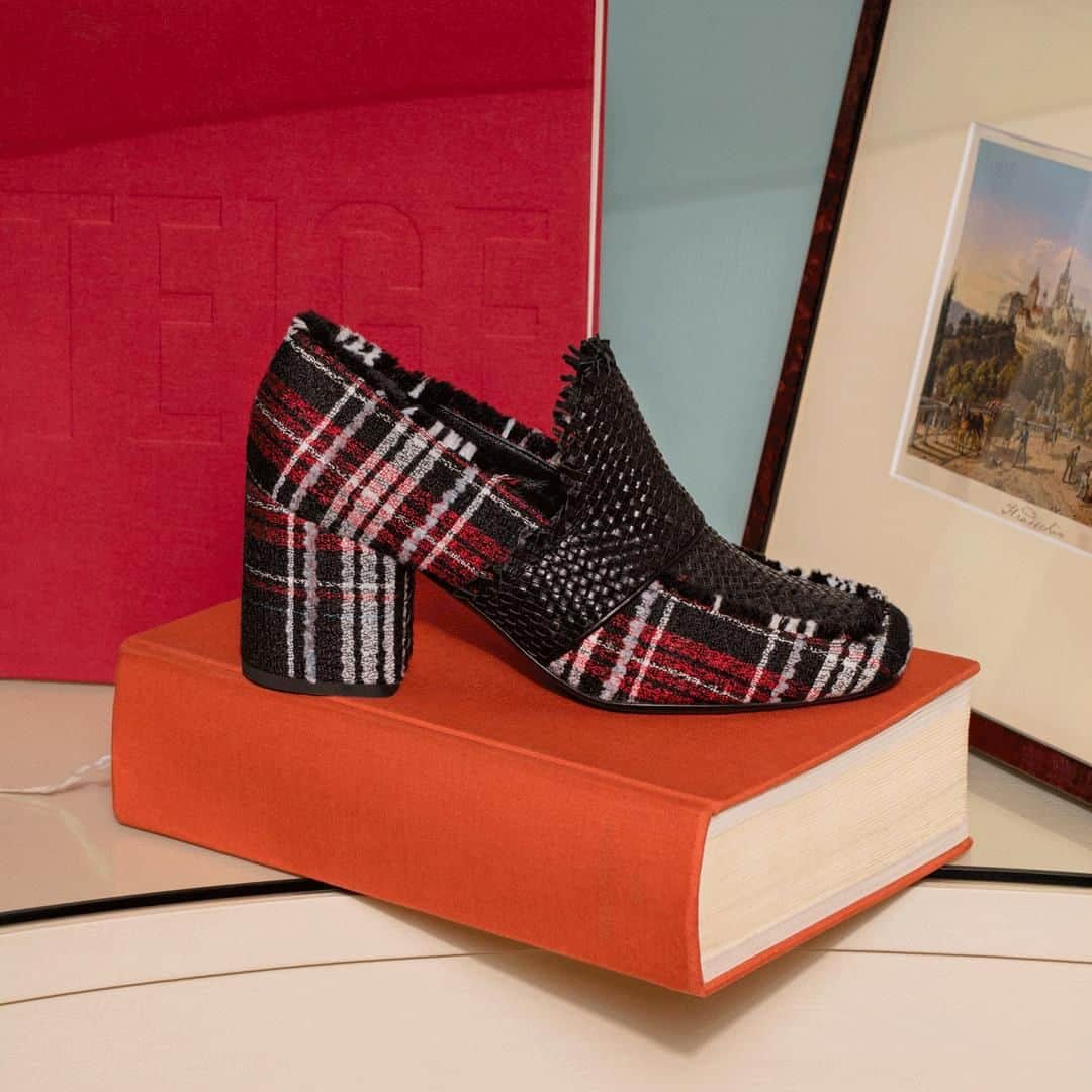 ステファンケリアンのインスタグラム：「TARTAN -- MOCASSINS  Focus on the trend of autumn : tartan shoes.  #tartan #fashion #stephanekelian」