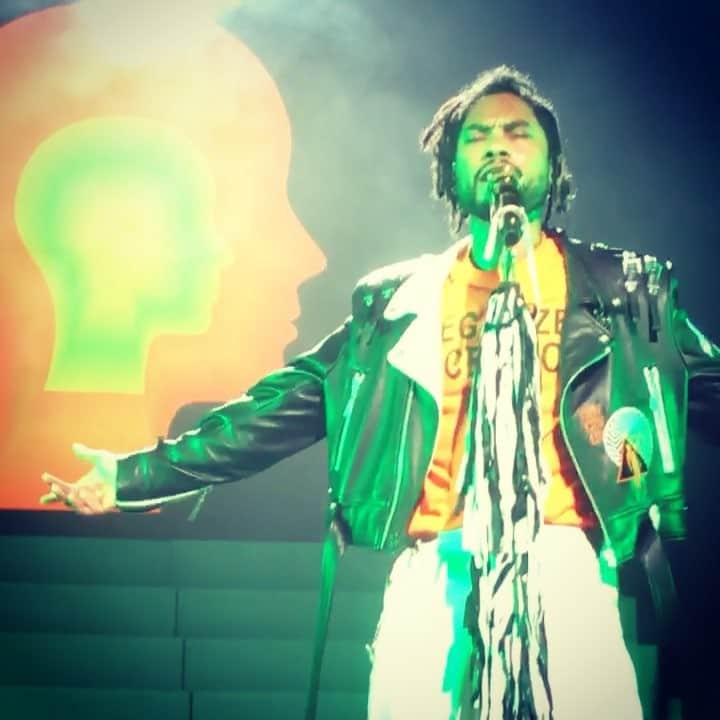 ミゲルのインスタグラム：「Give me more! Give me more! Yasss! @miguel This is always how I feel about his concerts and pretty much anything Miguel... it’s why I’ve been to at least 11 concerts. It’s also how I feel about this snow ❄️❄️ cuz this bitch still had to go to work today! #miguel #migueljontelpimentel #girlwiththewildhearttee #ascensiontour」