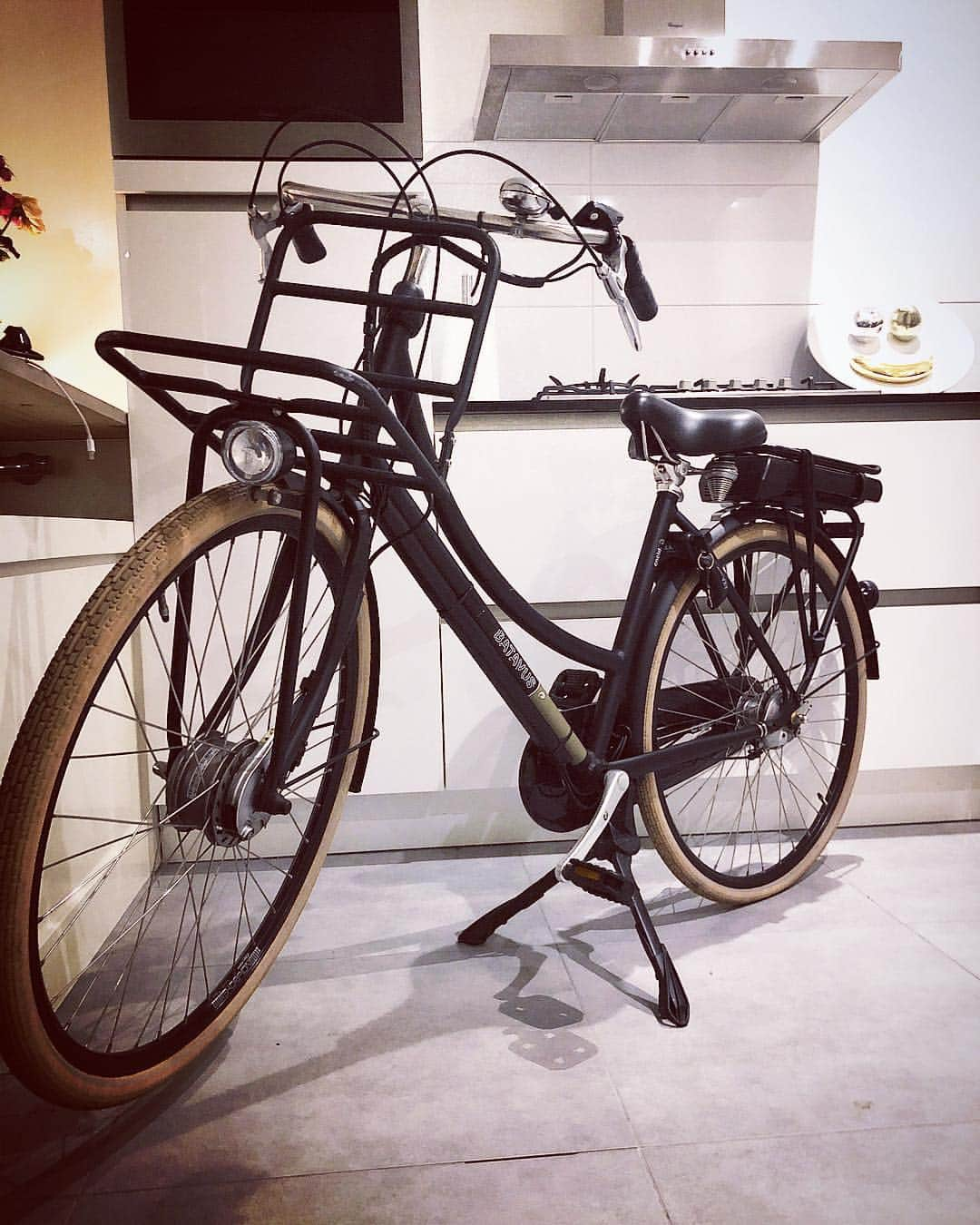 平宮博重さんのインスタグラム写真 - (平宮博重Instagram)「Finally!! I got new Bicycle!! besides,This is an electric bicycle!! 自転車を買うと日本が遠のいていく気がして、買ってなかったんだけど、やっぱ必要だっ！！って事で買っちったぜー！！ #Bicycle#lifestyle #電動自転車」11月16日 4時21分 - hiroshige_narimiya