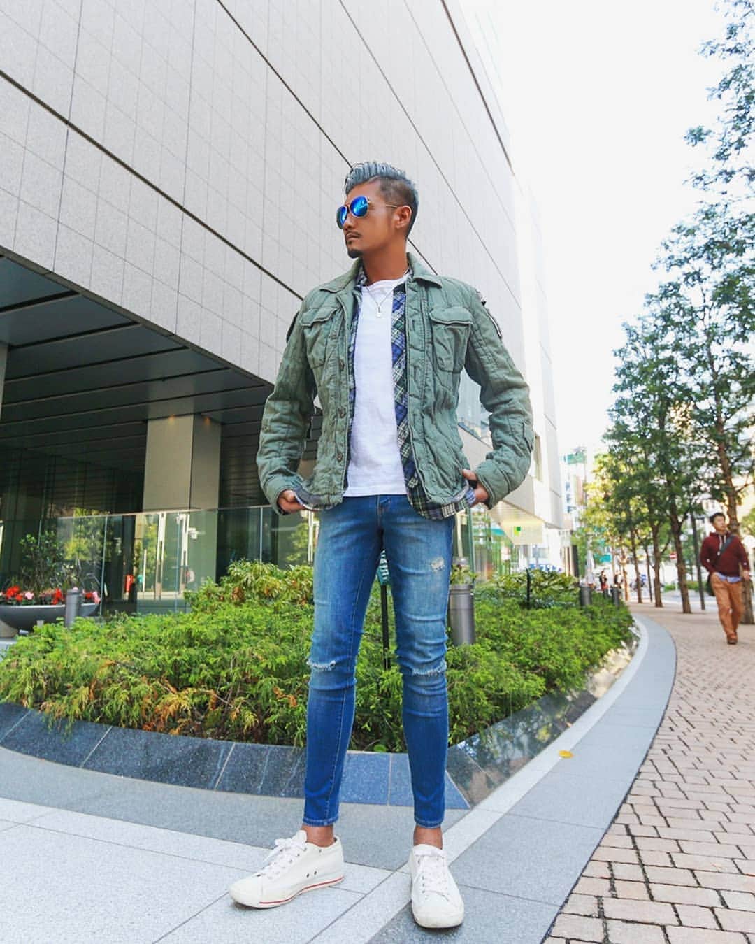 Naoki Kiriiのインスタグラム：「. ootd カーキ ホワイト ブルー . #ootd」