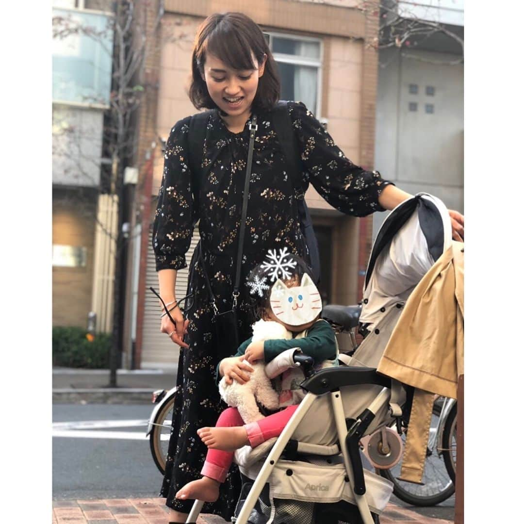 戸部洋子さんのインスタグラム写真 - (戸部洋子Instagram)「先日の週末ランチ🍴 娘にママのパンとスープ、ほとんど🍞食べられたー😅 ママになったもえちゃんとも久々に再会😚 そして帰りは靴をぽいぽいする娘に苦戦😂靴下も履かないブームは終わるのですかね #子連れランチ#ママアナ#フジテレビ#アナウンサー」11月16日 15時52分 - tobe.yoko