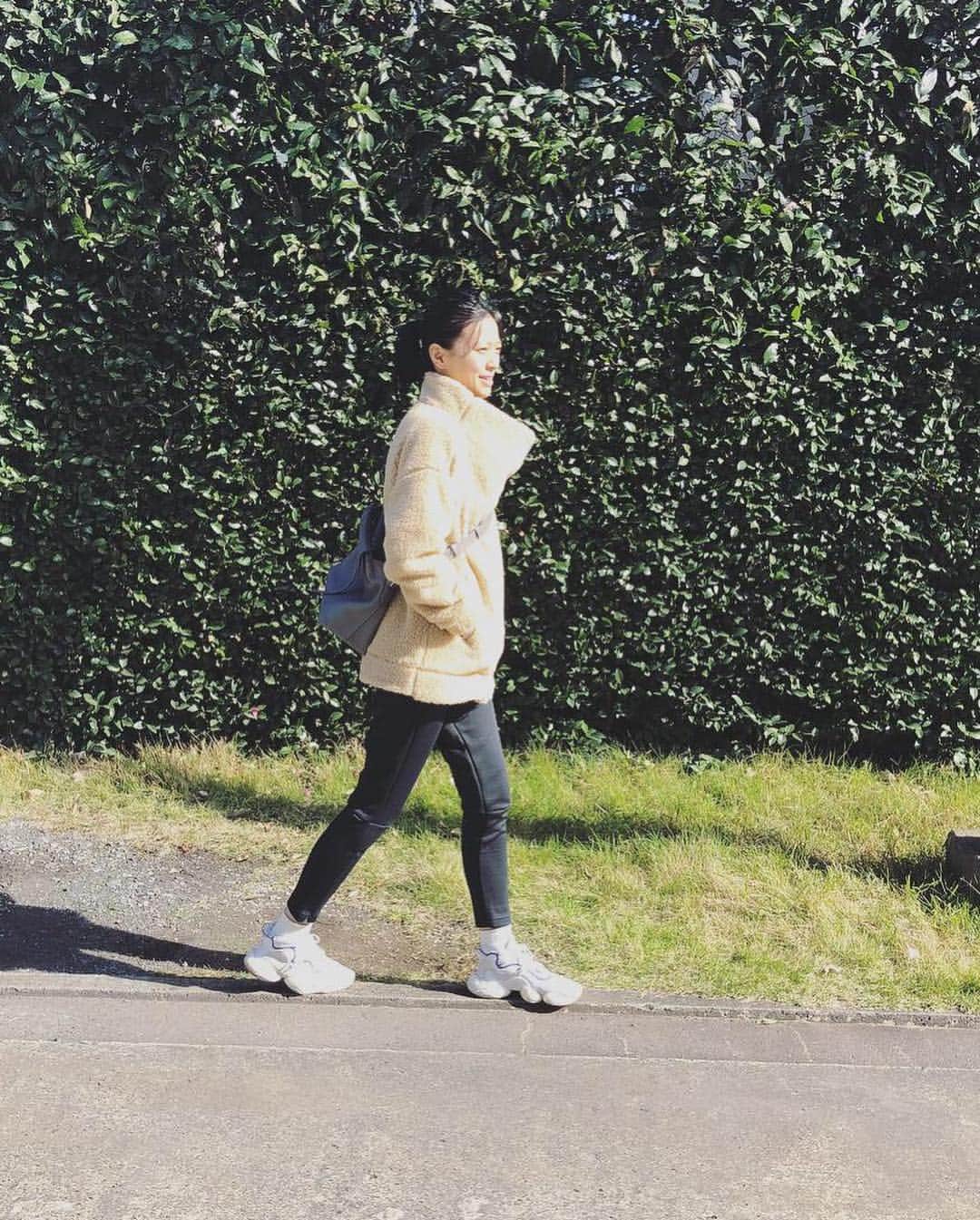 榮倉奈々さんのインスタグラム写真 - (榮倉奈々Instagram)「@tods のバッグ以外は @adidastokyo ♡なんてカワイイ♡天気いい♡#adidasWoman」11月16日 16時50分 - nana_eikura