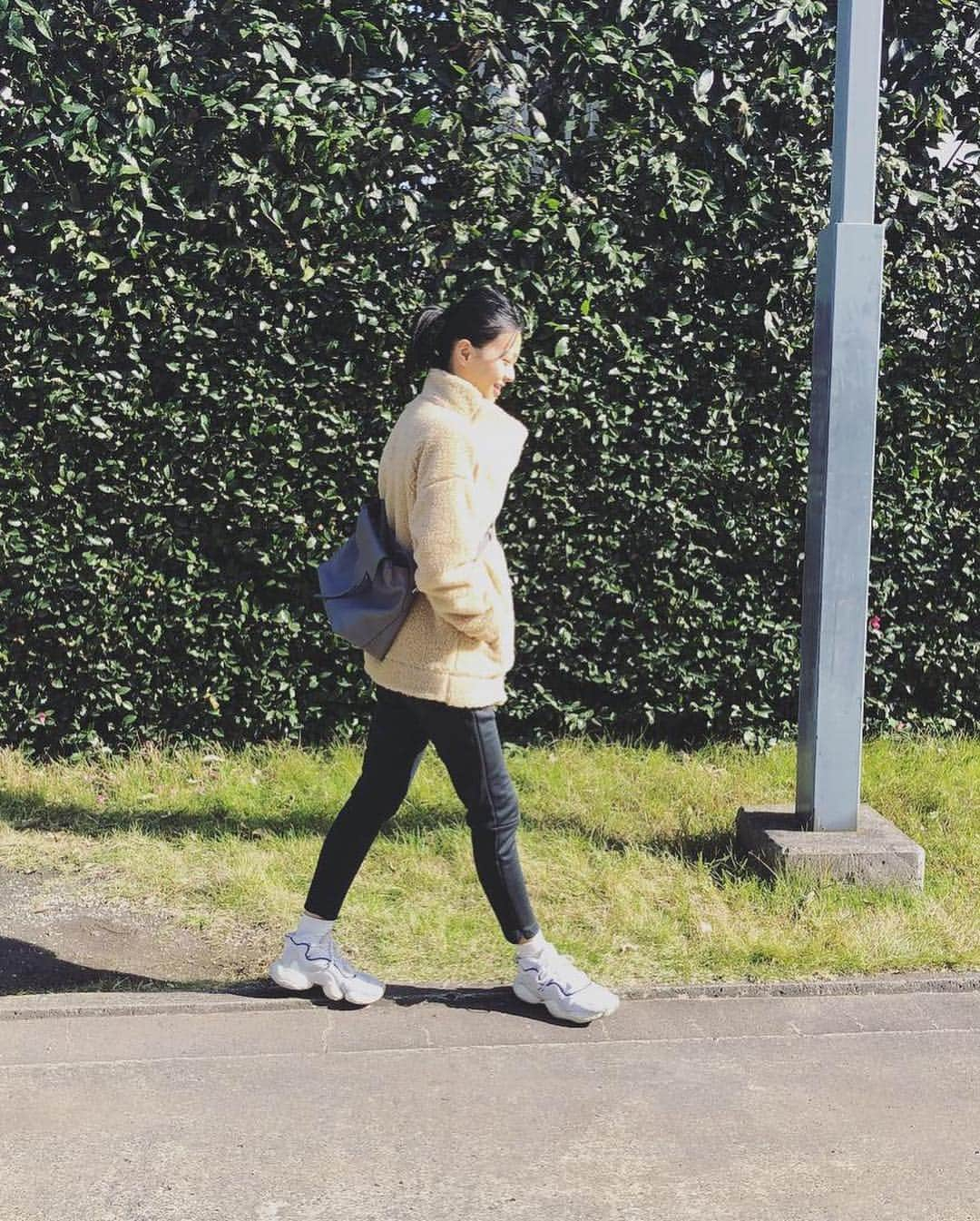 榮倉奈々さんのインスタグラム写真 - (榮倉奈々Instagram)「@tods のバッグ以外は @adidastokyo ♡なんてカワイイ♡天気いい♡#adidasWoman」11月16日 16時50分 - nana_eikura