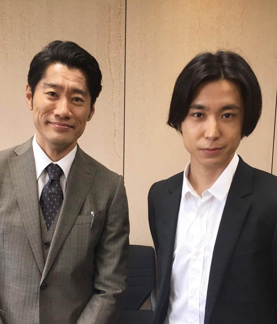 東海テレビ「結婚相手は抽選で」さんのインスタグラム写真 - (東海テレビ「結婚相手は抽選で」Instagram)「おはようございます！  山口広報官 #平山祐介 さんと…  龍彦さんの 法改正抗議活動を助ける 広瀬さん #内田健司 さん  共通点:イケメン、長身！  このお2人も大活躍の第7話は 明日23時40分から！ 是非、ご覧ください  #あと2話で終わりなんて #涙 #結婚相手は抽選で」11月16日 8時12分 - chusenmiai