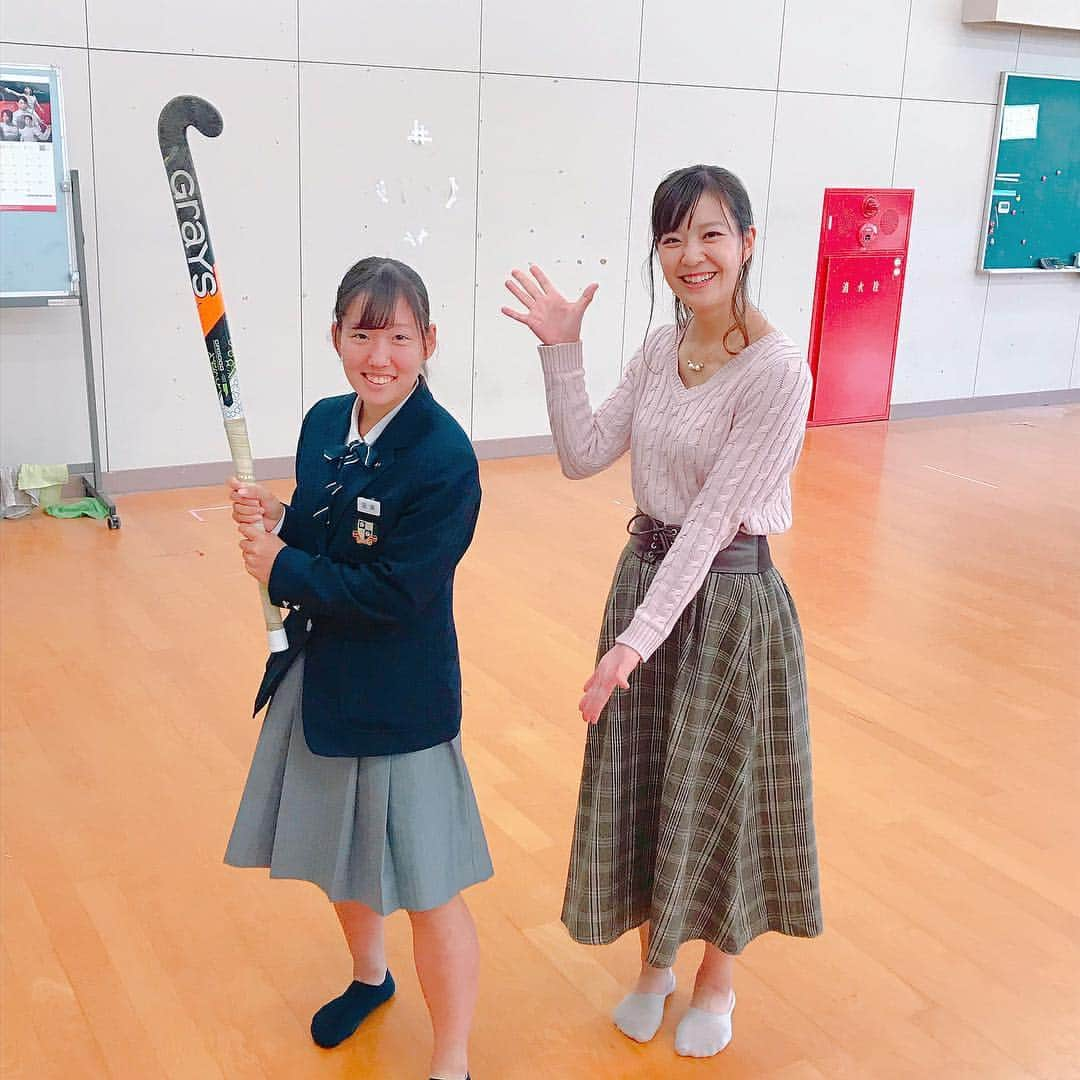 上杉あずささんのインスタグラム写真 - (上杉あずさInstagram)「. 本日のRKBラジオ『ホークス＆スポーツ』の"みらスタ～未来のスター東京2020～"のコーナーでは、 #玄界高校 #女子ホッケー部 #田渕絢音 さんをご紹介します！！ まだ1年生ながら、競技転向したばかりながら、物凄い才能とパワーとスピードで顧問の先生も衝撃を受けたそう。夢はでっかく #オリンピック (っ`･ω･´)っ🎌これから羽ばたいていく絢音さんのオコエを聴いてください📻💕午後5時プレイボールです⚾️みらスタは18時頃になります！ #rkb #rkbラジオ #radiko #radio #📻 #🔘 #sbhawks #fukuoka #sports #hockey #girl #ledies #🏒 #🏑 #ホッケー #東京五輪 #東京オリンピック #日本代表 #japan #player #rugby #highschool #baseball #softbankhawks」11月16日 12時33分 - azumacks