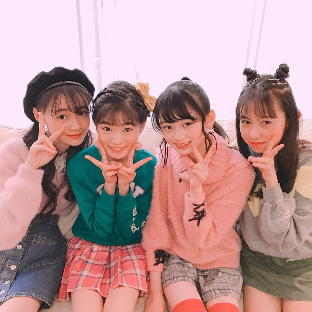 ニコ☆プチのインスタグラム：「『モっと！ ニコ☆プチTV』ではプチモがいろいろなことに挑戦☆  ふだんなかなか見られない素顔が見られちゃうよ！  メアリ、マアヤ、ユナ、ミサキは学校やイベントにかかせないアレを作りました♪  何を作ったかは...12月から放送予定の『モっと！ ニコ☆プチTV』をチェックしてね(*｀艸´) #ニコプチ  #林芽亜里  #丸山真亜弥  #高比良由菜  #入江美沙希  #モっとニコプチTV」