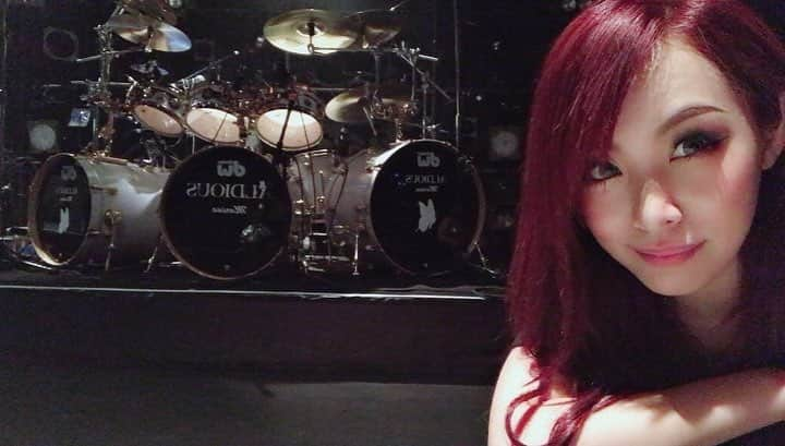 Marinaさんのインスタグラム写真 - (MarinaInstagram)「🥁🥁🥁 .  #Aldious #AldiousMarina #アルディアス #femalemusician #femaledrummer #drummer #drums #dwdrums #drumslife #drummergirl #girlband #music #drumstagram #attackdrumheads #instagood #vicfirth #myperfectpair #girl #outfit #ドラム #ドラマー」11月16日 15時15分 - aldiousmarina