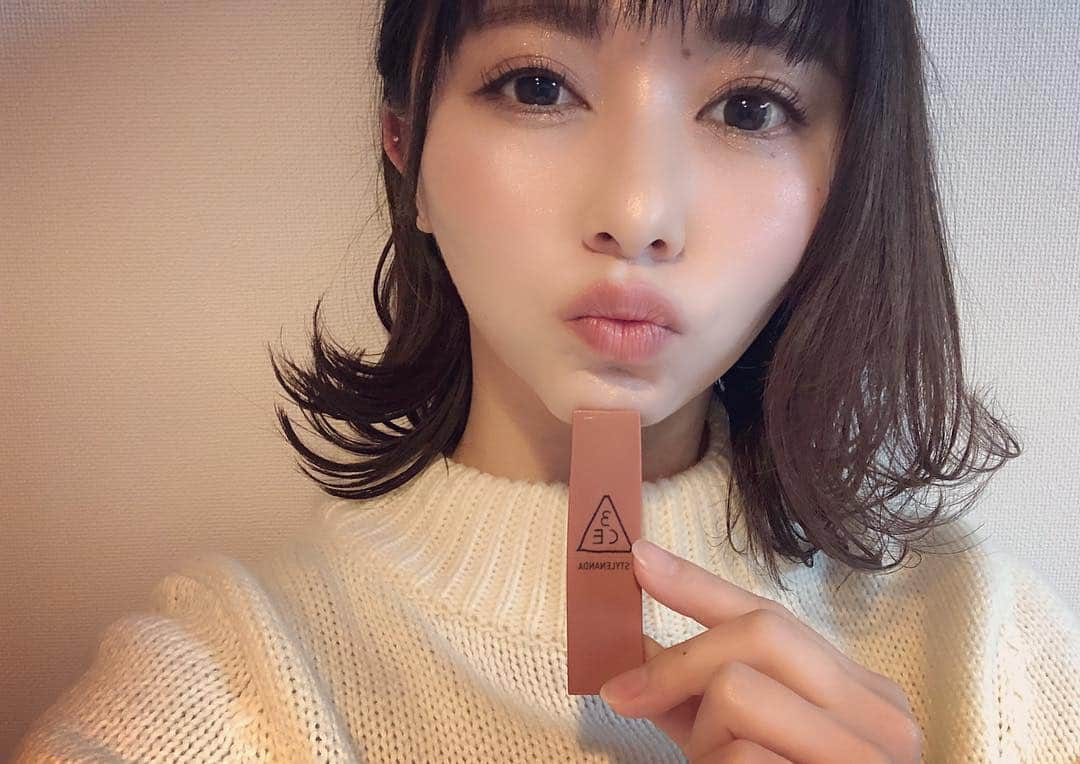 橘まりやさんのインスタグラム写真 - (橘まりやInstagram)「3ceの新色リップ💄 秋色だから秋服に合わせるのが楽しみ💗  #3ce#3celip#stylenanda#新色#秋色#コスメ#韓国#抱き心地ナンバーワングラドル‬#メリハリむっちりボディー#橘まりや#たちまり#グラビア#グラドル#タレント#gravure#sexy#japanesegirl#idol#일본#그라비아#followme」11月16日 18時05分 - mariya_tachibana_official