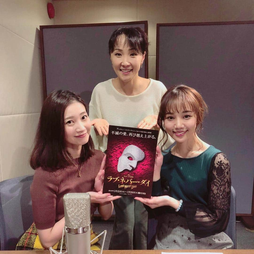 夢咲ねね（赤根那奈）さんのインスタグラム写真 - (夢咲ねね（赤根那奈）Instagram)「先日、『ラブ・ネバー・ダイ』にて御一緒させて頂く濱田めぐみさんの番組、 SmartUsen「濱田めぐみの劇場こそ我が家」 に咲妃みゆちゃんと出演させて頂きました。 とても楽しいお話を沢山することができ、盛りだくさんの内容になっていると思います。 そして、第1弾の配信が本日より始まりました✨ 第1弾の配信は 本日より‪１１月３０日午前中‬いっぱいまでとなっております。 そして、第2弾の配信は、 ‪１１月３０日正午から１２月１４日午前中‬いっぱいまでです。 期間中は同じ番組をリピートで配信しております☺️✨ 皆様、是非お聴き下さい✨ #ミュージカル #ラブネバーダイ」11月16日 18時41分 - yumesaki__nene