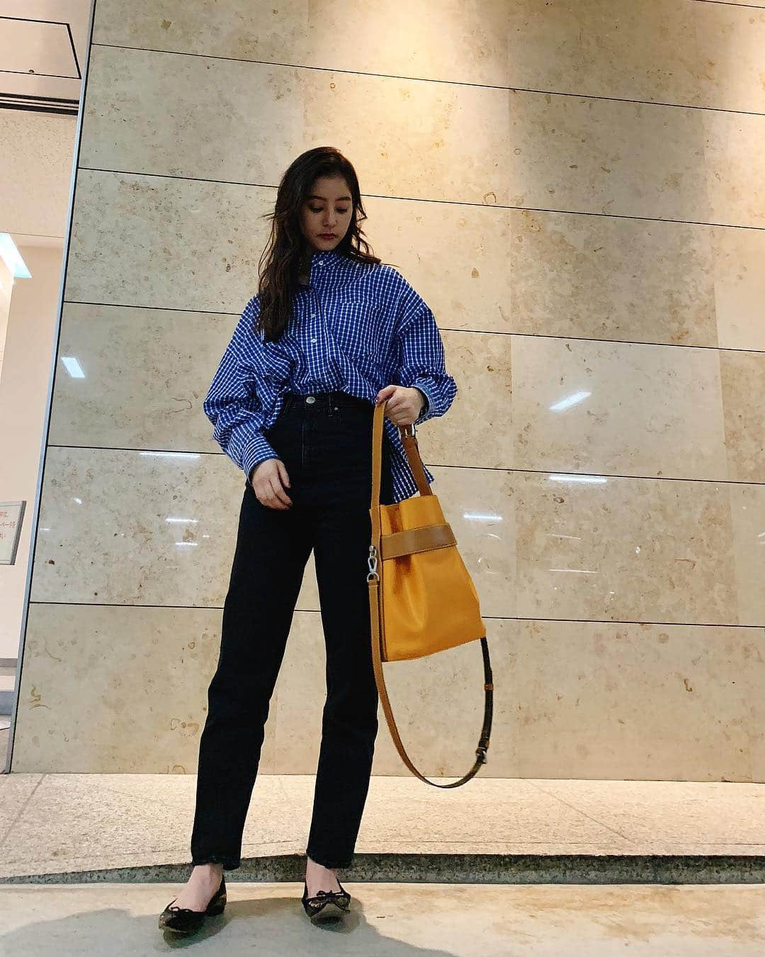 新木優子さんのインスタグラム写真 - (新木優子Instagram)「私服 tops : @isabelmarant  bottom : @blackbymoussy_official  shoes : @repettoparis  bag : @louisvuitton ＊＊今日ではなく暖かい日の私服のため寒くないんです☺️気にかけてくれてありがとう☺️❤️」11月16日 18時50分 - yuuuuukko_