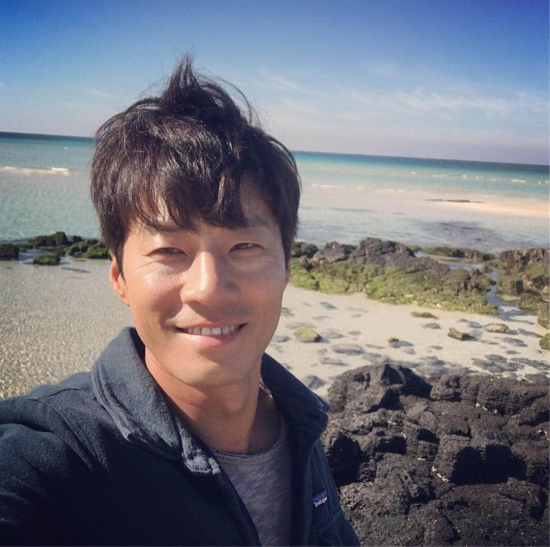 イ・チョニさんのインスタグラム写真 - (イ・チョニInstagram)「그냥 오늘은 제주도가 생각나서~~!! 맑은하늘 보구싶네요~~~^^ #이천희 #영화애월」11月16日 20時40分 - chuny012