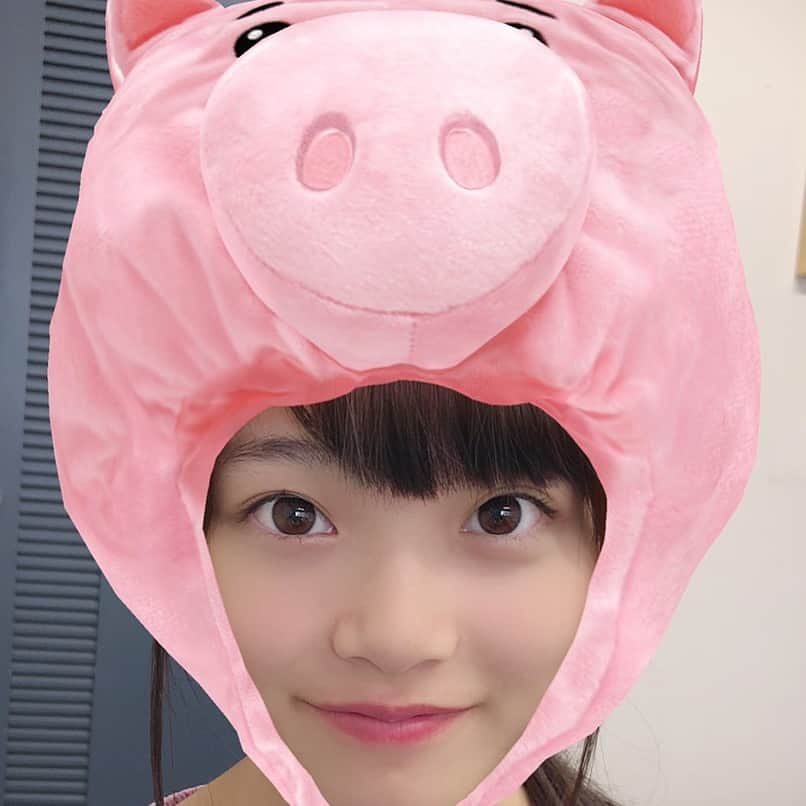 小越春花さんのインスタグラム写真 - (小越春花Instagram)「私、ついに🐖になりました🐽‼️‼️😆 あいなさんが撮って下さりました💗 ありがとうございます！！！！！ 🐖🍮 はるか村長は、これからも豚心を大切に生きていきます☺️☺️🐽🐷🐖 #小越春花#日下部愛菜  さん #🐖#豚#ピンク#はるか村」11月16日 20時28分 - haruka_2525_ngt48