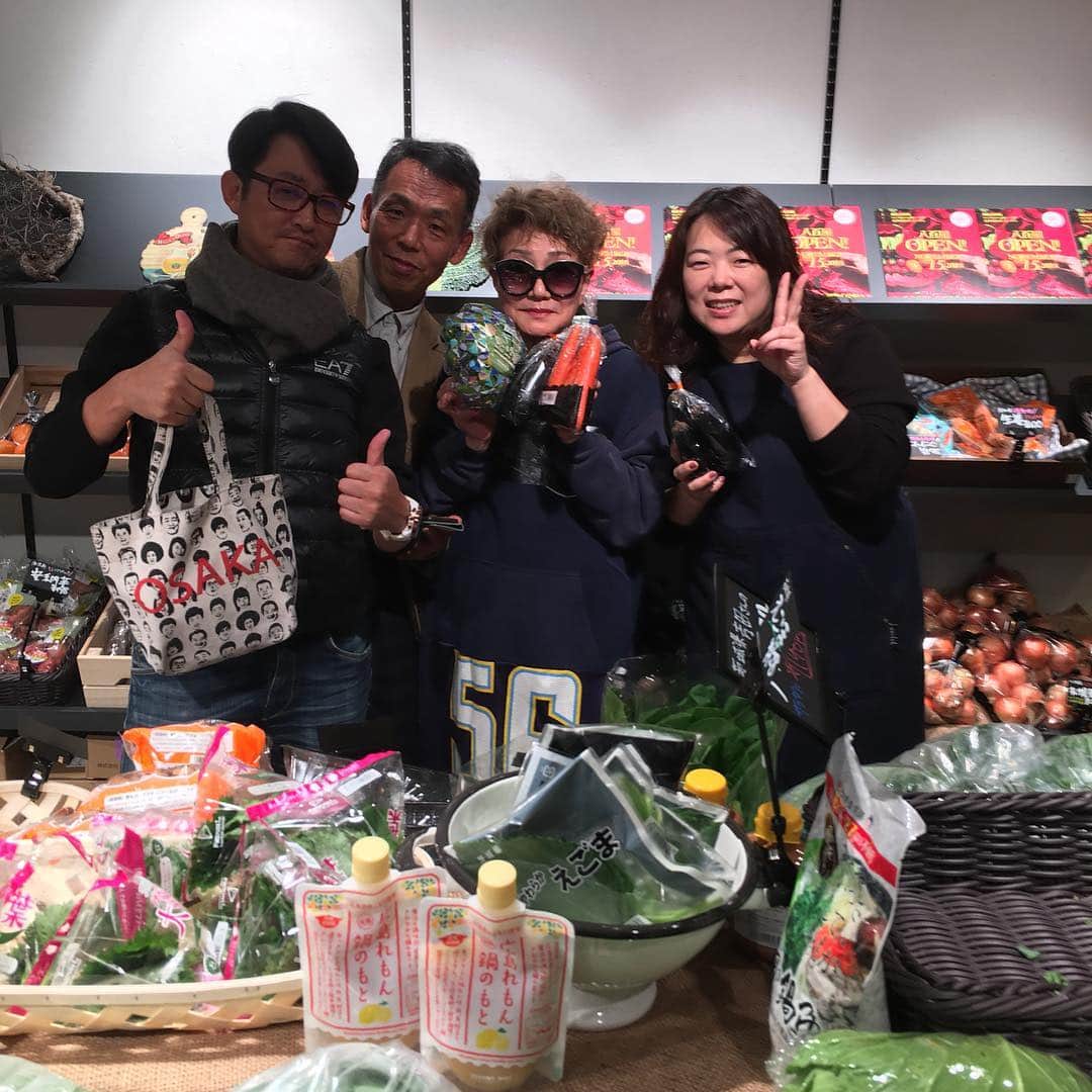 末成由美さんのインスタグラム写真 - (末成由美Instagram)「家の斜め前のマンハッタンベジ なんのこっちゃ、有機野菜屋さん、早速友達になりました👍😍」11月16日 20時45分 - yumisuenari
