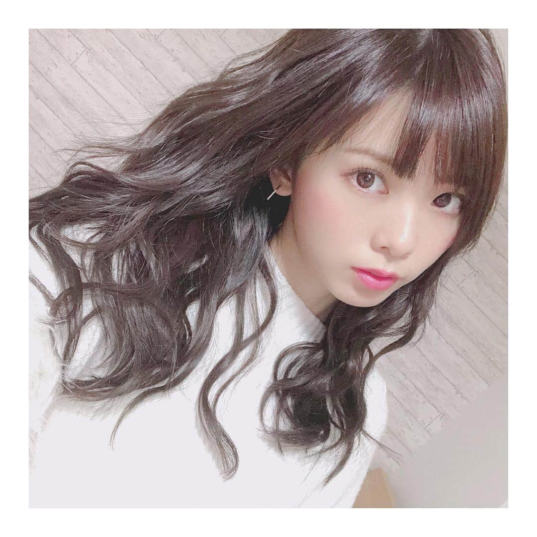 西村歩乃果さんのインスタグラム写真 - (西村歩乃果Instagram)「イメチェン☺️ 安定の かずさん @risel_kazu  にやってもらいました♡  RISELxoxo.のエクステは 質もいいし、 つけ方がうますぎて 毎回エクステバレない😳😳🙏 いつもありがとうございます！！ 巻いてもストレートでも 馴染む！！」11月16日 21時30分 - honoka.n28