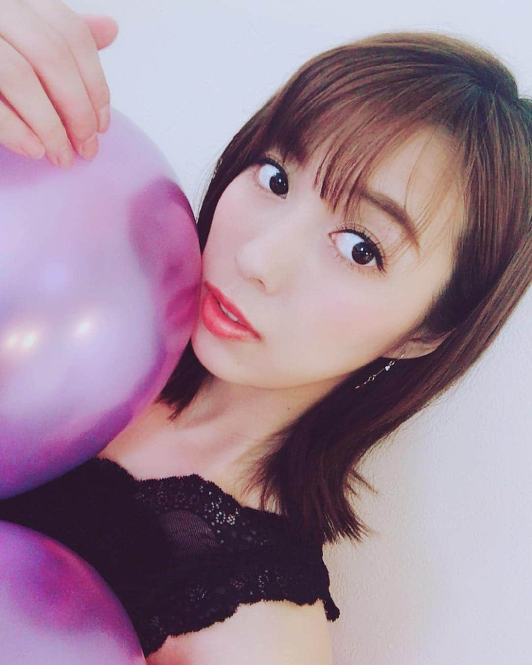 秦瑞穂さんのインスタグラム写真 - (秦瑞穂Instagram)「気が付いたら28歳最後の日.... 20代ラストの歳になるのかー！！ なかなか実感わかない🤔笑  来週は誕生日イベントもあるので申し込み待っております！詳しくはツイッターみてね😆  #秦瑞穂 #誕生日イブ #誕生日 #birthdayeve  #🎂 #20代ラスト #selfie」11月16日 21時30分 - hatamizuho