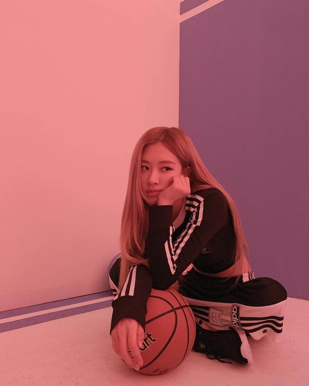 ロゼさんのインスタグラム写真 - (ロゼInstagram)「🏀🎒👑」11月16日 22時25分 - roses_are_rosie