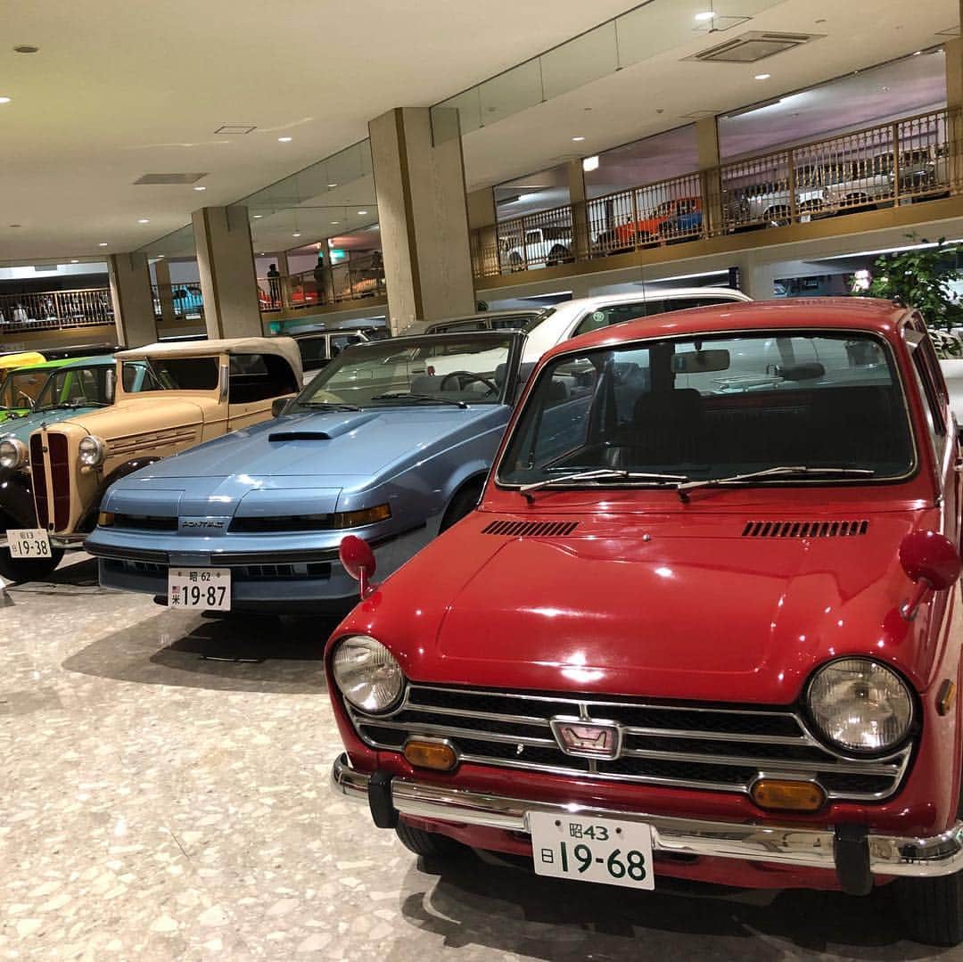 加藤愛さんのインスタグラム写真 - (加藤愛Instagram)「. 🚘日本自動車博物館🚗 実は、旅行口コミサイトトリップアドバイザーの 博物館ランキングで4位に輝いた場所なんです！ あの頃乗っていた車や 憧れていた車に出会えるかもしれません✨ 私は車について詳しくないので マニアックなことはわかりませんが アニメや映画でみたことのある車に感動！ 楽しくて、あっという間に時間が過ぎました😍 みなさんの思い出の車や憧れの車はなんですか？✨ . #石川#小松#日本自動車博物館 #車#500台以上#国内最大級 #ルパン三世#フィアット #メルセデスベンツ  #ハリーポッター#空飛ぶ車  #toyota2000gt #点検のため走っているところをみることができました✌︎ #世界のトイレ#気になる #喫茶ローバー#カレーライス#気になる」11月16日 22時38分 - kitkatoai
