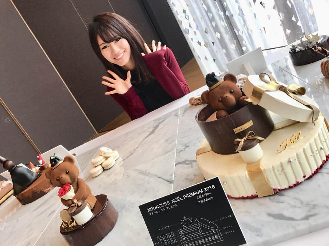 にゃんさんゴルフさんのインスタグラム写真 - (にゃんさんゴルフInstagram)「. . 「ルワンジュ東京」のクリスマスケーキ 展示会に行ってきたよーー🎄 @louange.tokyo  くまさんが可愛すぎて🐻😍💓 てかあと1ヶ月くらいでXmasか、、😂 予定なしw そして1年はやすぎる、、 . . #ルワンジュ東京#雪だるま#くまさん #クリスマスケーキ#クリスマス#聖夜の夜#クリスマス #xmas#cake#bear#snow#winter#autumn #louangetokyo#chocolate#streberry#tokyo#japan」11月16日 23時02分 - miiiii0228