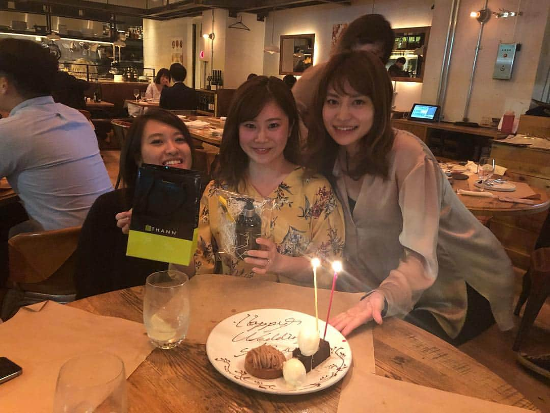 沖玲奈さんのインスタグラム写真 - (沖玲奈Instagram)「ここ最近の📸インターン飲みだったり同僚ますちゃんのお祝い、前職の佐古さんチーム同窓会的な飲みなど🍺💓 結構フラフラになりながら行くけど皆と話すと元気出るな🌺笑 インターンとかもう何年前だって感じだけど、定期的に集まれてるのが嬉しい😂✨ ほぼ皆関西弁だから一瞬ここどこだっけ、って感覚になるけど当時は私が大阪まで行ったんだった笑 みんなライフステージが変わりながらもそれぞれの分野で超活躍してて凄いなぁと改めて✨来れなかったメンバーともまた集まれたらいいな😍あや、いつも召集ありがとう〜🙆‍♀️✨」11月16日 23時55分 - reinaoki2508