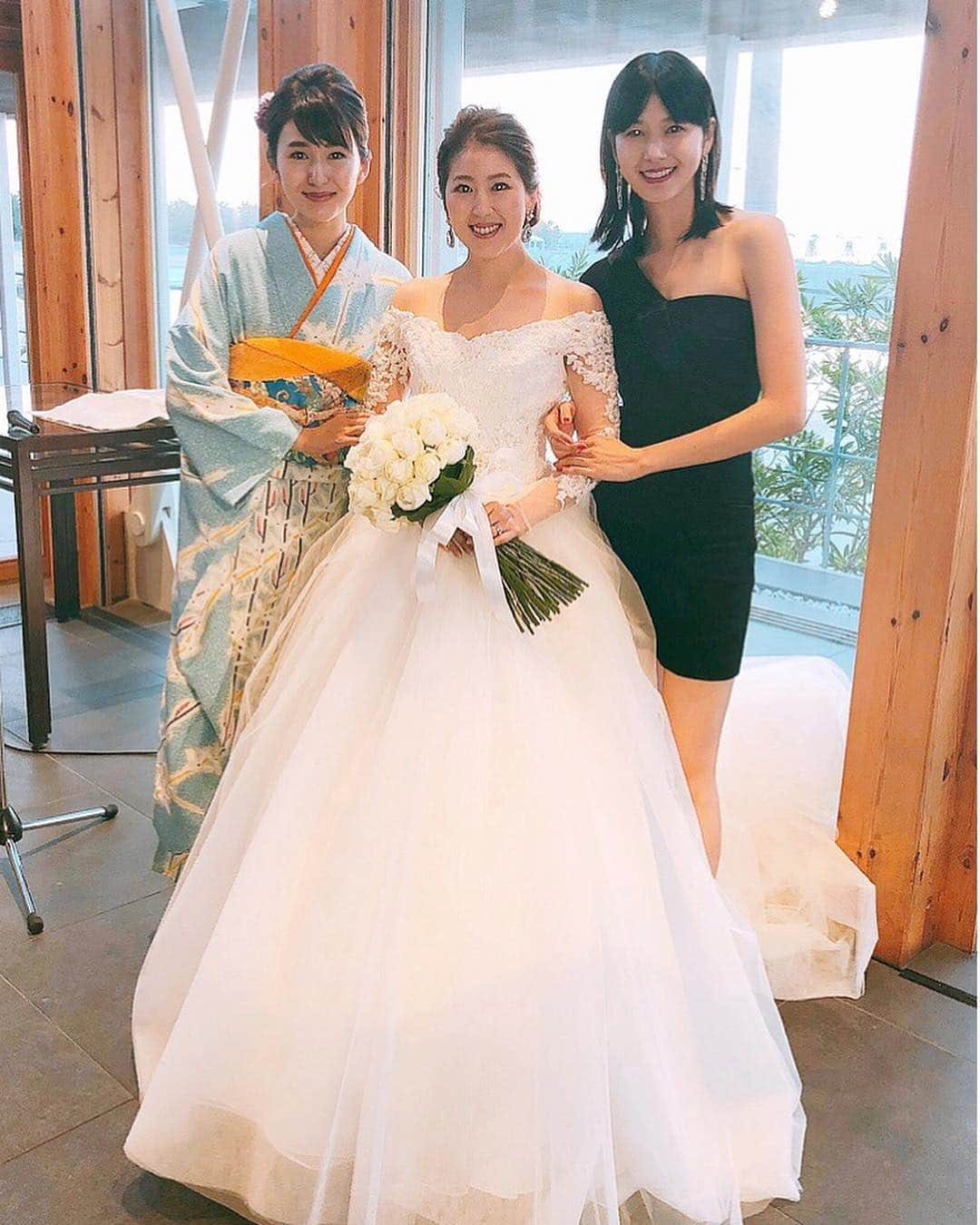 新井貴子さんのインスタグラム写真 - (新井貴子Instagram)「2018. 11. 11 Dear MY SWEET SISTER SEIKA, Congratulations on your happy wedding day!!!💖👰🏻💍💒💐💖 . It was such a memorable and emotional moment when you walked down the virgin road with daddy... I was so proud and super happy to attend and celebrate your wedding. Congratulations to the sweetest couple ever! . Live, Love, Laugh, and be HAPPY!!!😚❤️❤️❤️ . 待ちに待った、次女聖佳姉ちゃんの結婚式💐✨ 沢山の人達から愛されてるゆうちゃんとせいかねえちゃんの結婚式は、終始笑いあり涙ありで本当に素晴らしい式だった。 出会って12年、お付き合いして9年の絆は大きいよね✨ 誰よりも、天国にいるお母さんがこの日のせいか姉ちゃんの花嫁姿を一番喜んでくれてただろうな😚💕 お天気にしてくれてありがとう☺️❤️ いつも、お父さんや長女の寿枝姉ちゃんと末の私のことを全力でサポートしてくれて、本当にありがとう。 これから、2人で幸せいっぱいの家庭を築いていってね！ 大好き！！！💓💓💓」11月17日 0時20分 - kikoarai