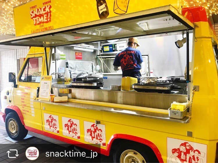 [ALEXANDROS]さんのインスタグラム写真 - ([ALEXANDROS]Instagram)「【Snack Time!】 そごう横浜店オープンしました！ 営業は18:30までとなりますのでお早めにご来場下さい。 美味しいシャワルマ仕込み完了！ にーやん ・ @snacktime_jp にて最新情報を随時更新！ . . . #SnackTime #シャワルマ #alexandros  #アレキサンドロス #フードトラック #ストリートベンダー #そごう横浜店」11月17日 10時21分 - alexandros_official_insta