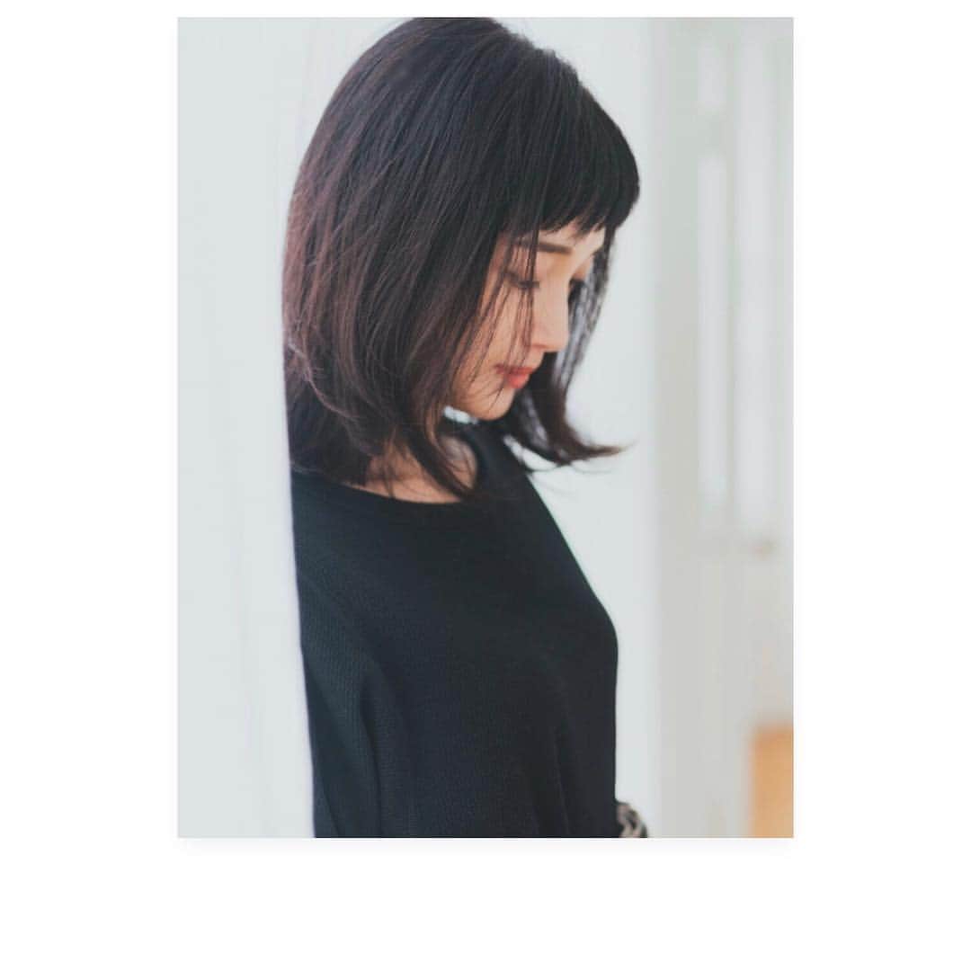 入山法子さんのインスタグラム写真 - (入山法子Instagram)「先日のInRedの撮影後、私服に着替えたところでフォトグラファー川原崎さん(@nobukikawaharazaki )がポートレートを撮ってくださいました。言葉少なくともなにか共有出来た気がしてとても嬉しい体験でした。ありがとうございます☺️☺️☺️ 誌面もお楽しみに。来月発売です。  #portrait #inred」11月17日 10時45分 - iriyamanoriko_official