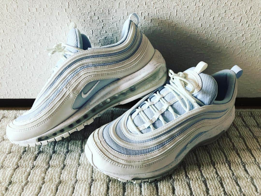 井手口陽介のインスタグラム：「今日の一足👟 これ履いてどこいこかな😆 カッコイイ🤩 Thank you NIKE #airmax97#NIKE」