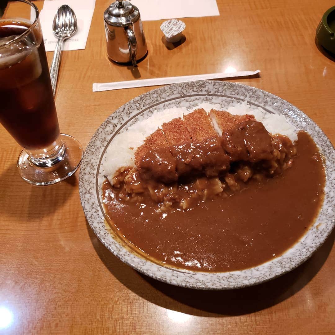廣瀬臣吾さんのインスタグラム写真 - (廣瀬臣吾Instagram)「昨日はツアー初日福岡でした。 福岡のみんなのパワーを感じたライブで、めちゃくちゃ楽しかったです。また来年のツアーで会いましょう。  写真が、入り前に食べた喫茶飯しかなかった。 最近気づいたけどメニューにカツカレーがあると絶対頼んでしまうみたいです( ﾟдﾟ)」11月17日 11時26分 - shingoliannn