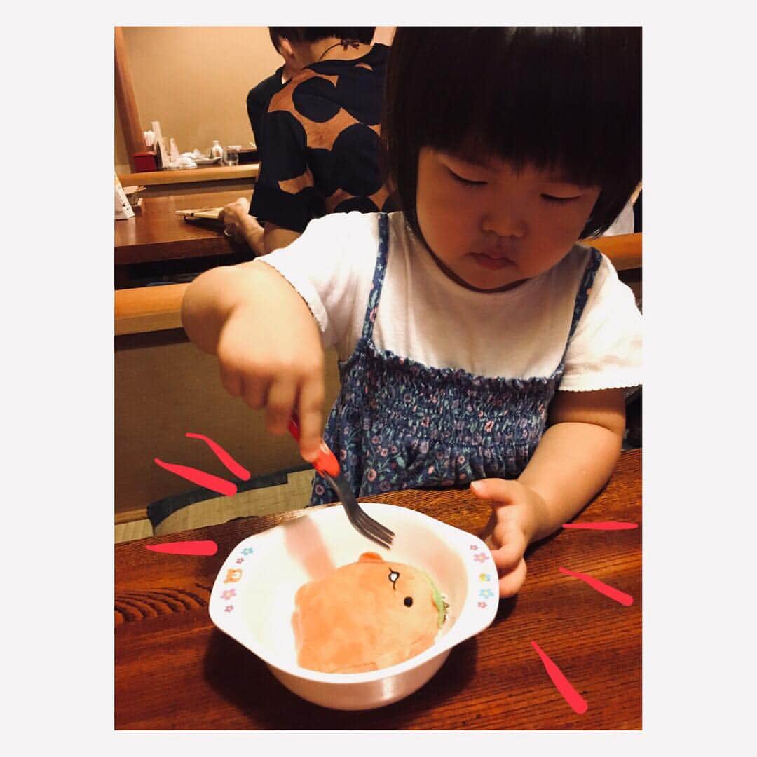 のインスタグラム：「姪（2歳）に食べられるミッカビーΣ（・□・；）⁉️ #ミッカビー  #静岡 #浜松  #三ケ日  #三ケ日みかん  #子どもはかぜの子元気な子」