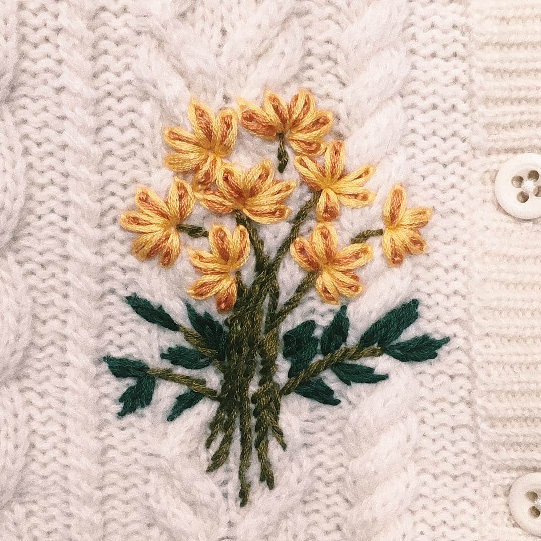 IÉNA LA BOUCLEさんのインスタグラム写真 - (IÉNA LA BOUCLEInstagram)「~botanical embroidery aran knit~﻿ ﻿ 1枚で主役になる、特別なニット。﻿ ﻿ ﻿ knit【IENA LA BOUCLE】¥36,000+tax﻿ ﻿ ﻿ #ienalaboucle #laboucle #iena_la_boucle #la_boucle #embroidery #knit #tops #cardigan #イエナラブークル  #ラブークル﻿ ﻿ ﻿」11月17日 21時05分 - iena.la.boucle.store
