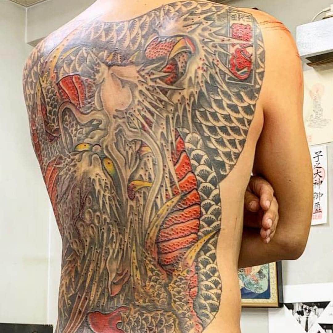 のインスタグラム：「free hand work finish ‼️ #H2ocean #H2oceanproteam #officialh2ocean #freehand  #ryu #dragon #freehand #memories #back  #japanestatoodesign #art #artist #artistmafia #tattoos #tattooing #tattoo #tattoomag #irezumi #inK #inkdmag #tattoomagazine #tattoos_of_instagram #memarky  #tattoolifemagazine #tattooenelgy #tattooinstagram #tattoomania #artistmafia #tattoocultur #tattoocomunity #tattooculturmagazine #tattooare  @gusto73 @jessyentattoo  @dennis_camsupply @yokohama_tattoo_museum @souryou @kiwamijewelry @horiyoshi3shop @taiwantattooconvention」