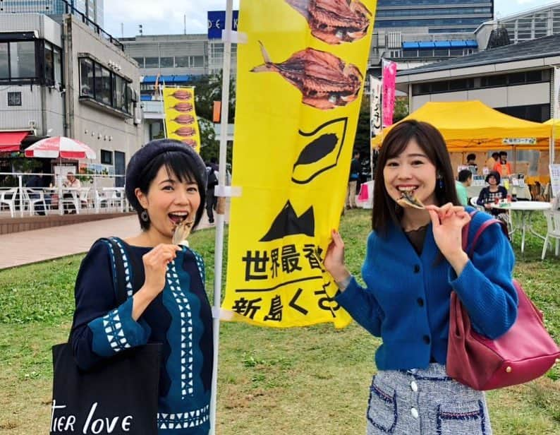 村井美樹さんのインスタグラム写真 - (村井美樹Instagram)「小日向えりちゃんと「歴女がいく！えり好み みきき旅」の取材でお台場に行ってきました。 . 今は観光地になっているお台場は実は歴史スポットなのです！ . お台場（品川台場）は江戸幕府がペリー来航に備えて築いた砲台のことで、現在は第三台場と第六台場が残されています。 . 第三台場は公園になっていて、自由に入ることができますよ。 . レインボーブリッジからは台場の全景を見ることができます。レインボーブリッジ、歩いて渡れるって知らなかった！ . 東京スポーツ新聞のコラム「歴女がいく！えり好み みきき旅」は11月19日（月）に掲載予定です。 . （大阪スポーツ、中京スポーツ、九州スポーツにも掲載。地域や販売所により20日掲載のところもあります） . お台場を作った江川英龍や、その弟子の佐久間象山について語っていますよ。ぜひご覧ください！😆 . ちなみに、取材日に新島のくさやの試食イベントをやっていて、くさや、初体験！くっさかった〜！😂 . ゆるキャラのくさヤーマンとも写真撮ったよ。 . #お台場 #えり好みみきき旅 #東スポ  #くさや #くさヤーマン」11月17日 20時47分 - miki_murai_