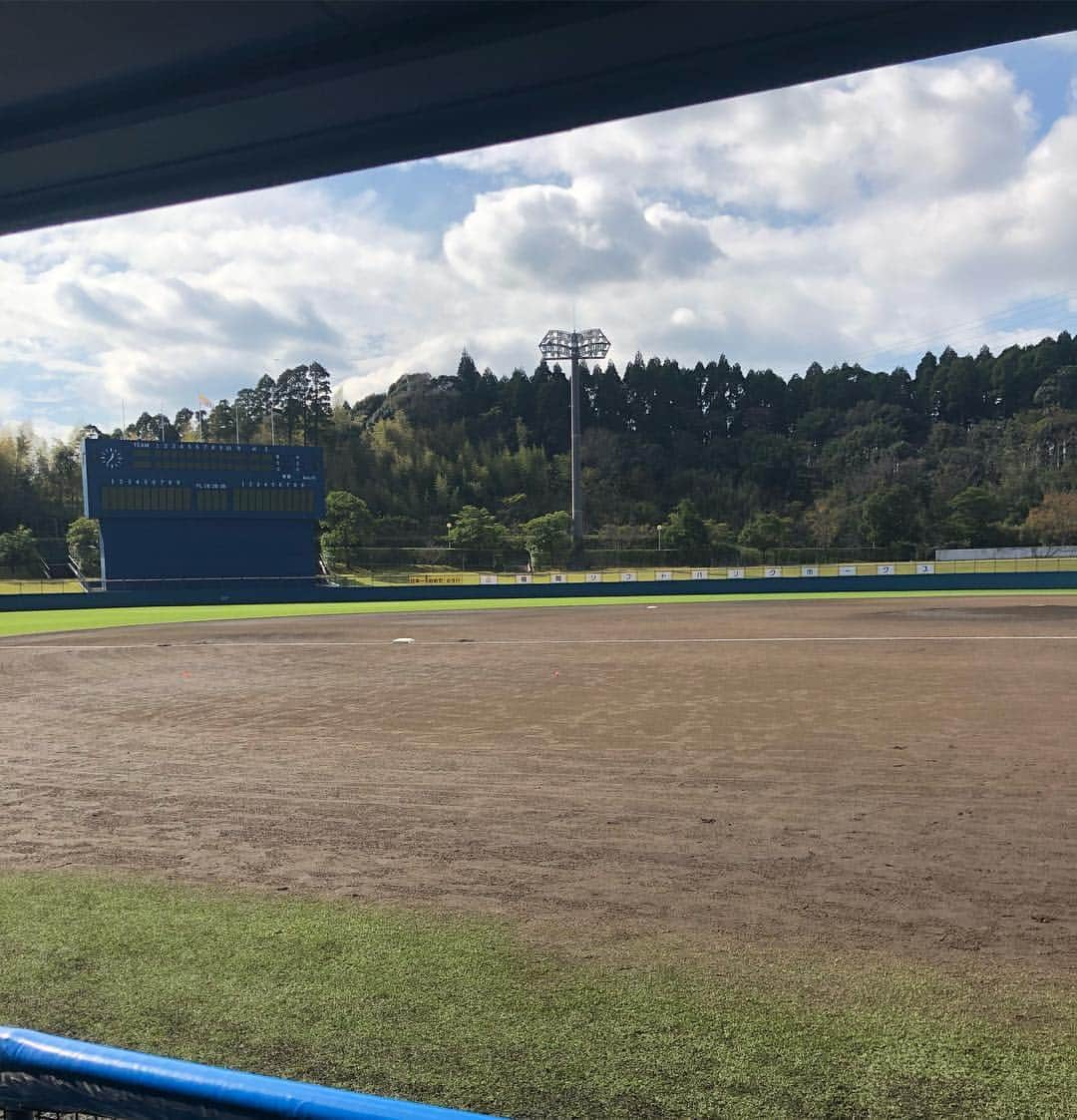 川原弘之さんのインスタグラム写真 - (川原弘之Instagram)「秋季キャンプ無事に終える事が出来ました。 体力強化、課題に対してしっかり取り組めたキャンプになったと思います。 キャンプ中に来季の契約を結ぶことができたので、春のキャンプでアピールできるようにオフを過ごしたいと思います！ #秋季キャンプ #ホークス #生目の杜アイビースタジアム」11月17日 15時51分 - 63hiroyukikawahara