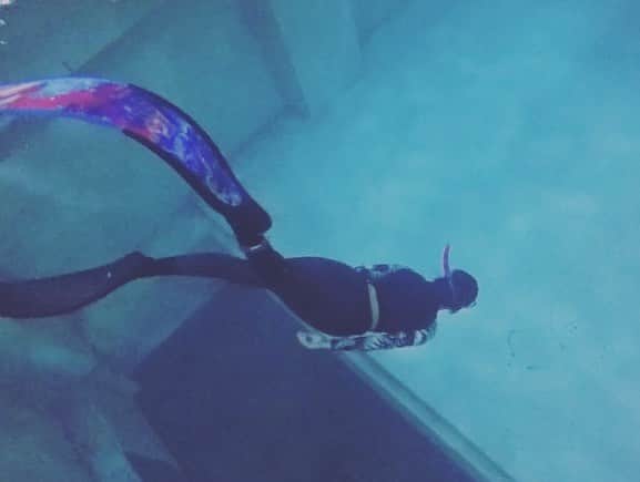 石田ニコルさんのインスタグラム写真 - (石田ニコルInstagram)「ついに憧れのロングフィンの レッスンしてきました🐠  早く海で泳ぎたい。 もうずっと水中でいい。笑  #🐠 #ダイビングレッスンの横を#お邪魔しました」11月17日 17時11分 - nicole_ishida