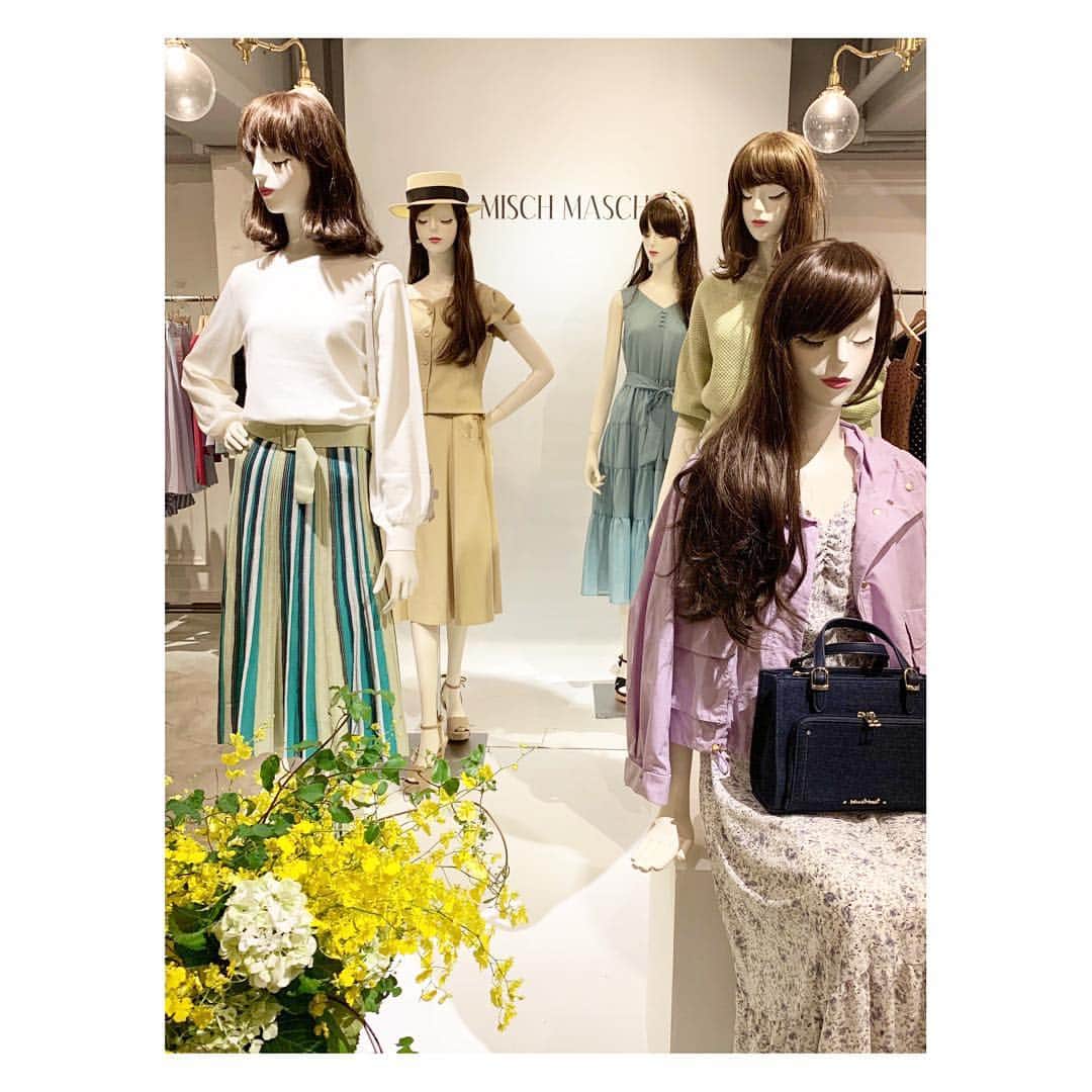 のインスタグラム：「・ 衣装でお世話になっている玉屋さんの 春夏服の展示会👗🌷 ・ どれも可愛くて目移りしちゃいました💓 ・ 衣装でも着られるのが楽しみです🎵 ・ ・ ・ ・ ・ #玉屋展示会 #tamaya #tamayaexhibition2019ss #tamaya2019ss #mischmasch #mewsrefinedclothes #mews #unrelish #lodispotto #merdete #内田敦子 #小菅晴香 #フリーアナウンサー #セントフォース #衣装 @mischmasch_official @merdete_jp @unrelish_official」