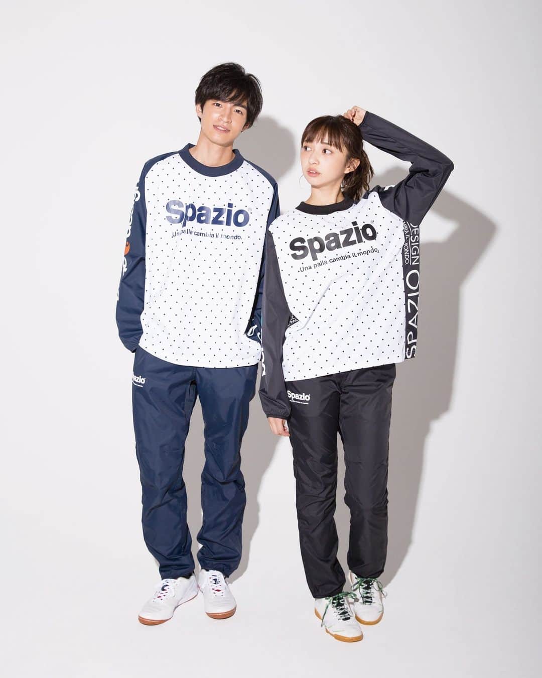 狩野健斗のインスタグラム：「‪お知らせ。‬ ‪フットサルブランド『Spazio』の2019春夏のカタログモデルをさせて頂くことになりました。‬ ‪まだ少し先ですが宜しくお願いします！‬ ‪  また、2019新春Spazio福袋が12月中旬発売ということで予約がスタートしております。  写真は小宮有紗さんと。 着てるドット柄のピステめちゃくちゃ可愛くておすすめです。  #spazio #フットサル #サッカー」