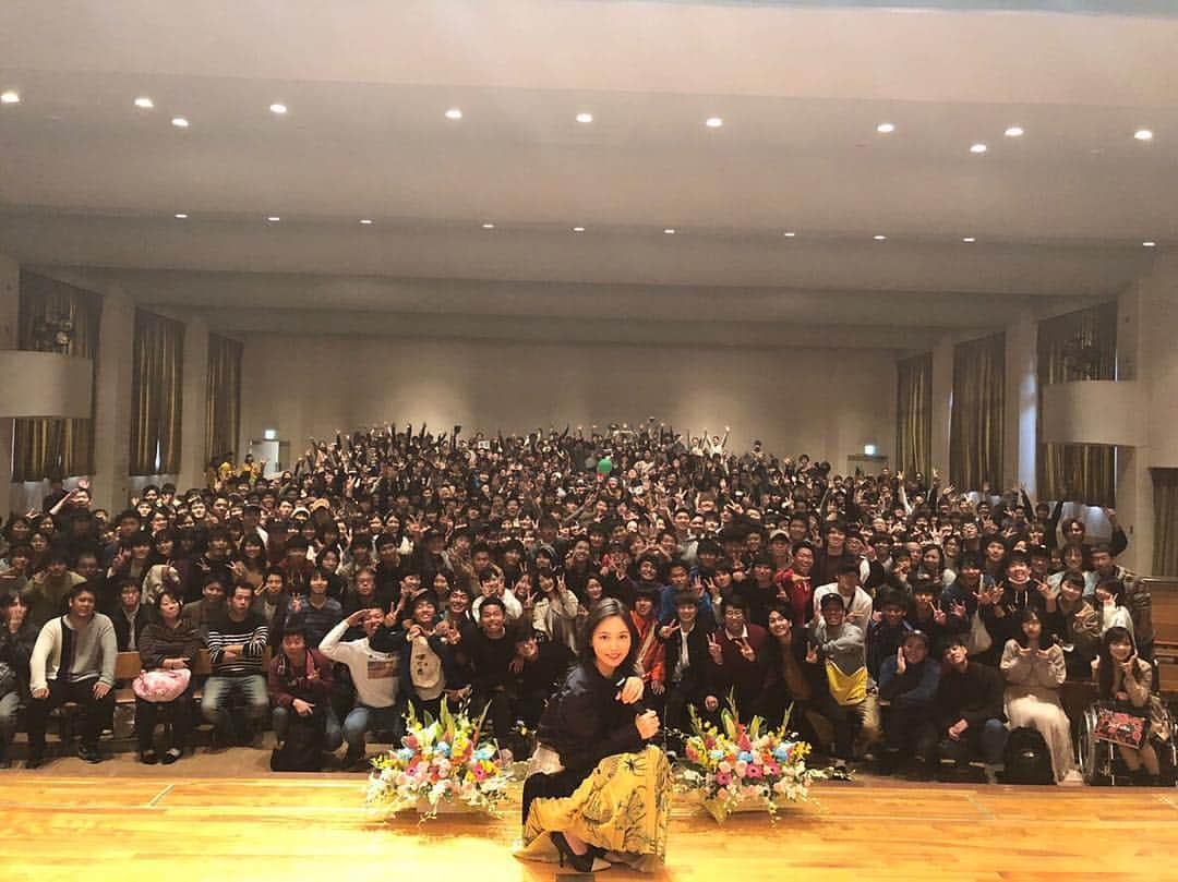 川口春奈さんのインスタグラム写真 - (川口春奈Instagram)「大阪大谷大学へお邪魔してきました！毎年学園祭にて学生さん達とのコミニュケーション大事にしてます☺︎同年代の方と話してると刺激的です。今日はかなり刺激的でした笑 会いにきてくれてありがとう。またどこかで会えることを楽しみに私も頑張ります☺︎」11月17日 18時35分 - haruna_kawaguchi_official