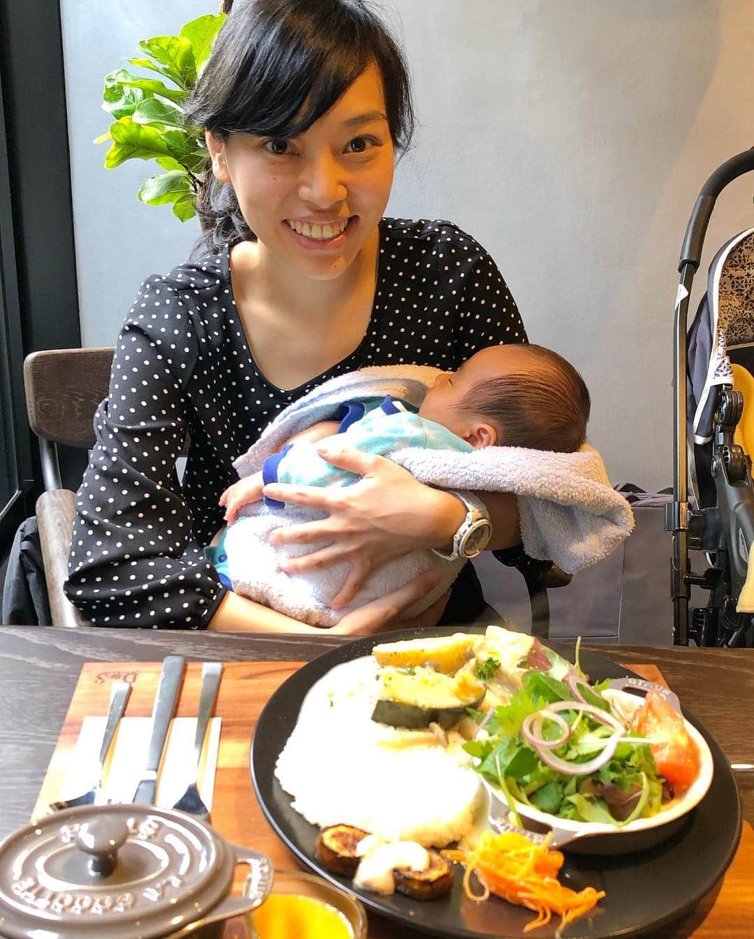 鈴木雅仁さんのインスタグラム写真 - (鈴木雅仁Instagram)「… 👶初外出！ 母ちゃんも１ヶ月ぶりの外出！ 美味しい御飯に美味しいデザート🍰 幸せなひと時でした😃 #福山市 #fukuyama #福山市カフェ #福山カフェ #u_mo #ウーモ」11月17日 18時40分 - suzuki_masahito