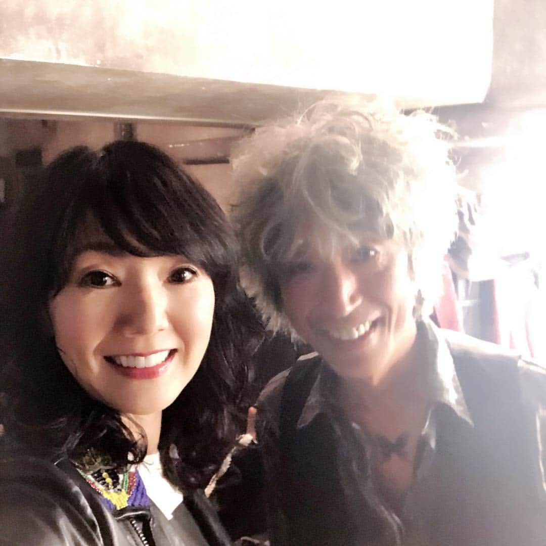 とよた真帆さんのインスタグラム写真 - (とよた真帆Instagram)「素晴らしいギタリスト✨三宅伸治さま✨ 演奏中の幸せそうなオーラを放つ三宅さんに魅了されっぱなしです  #ギタリスト#尊敬 #素敵な先輩 #こんな大人最高すぎる」11月17日 21時24分 - maho_toyota